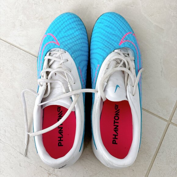 98% NEW MENS SOCCER SHOES, SIZE 9.5 - Picture 6 of 9